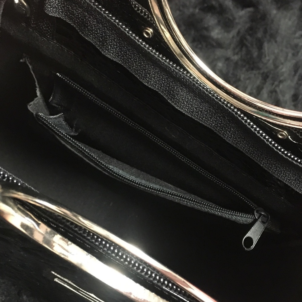 Guess purse - Picture 3 of 8